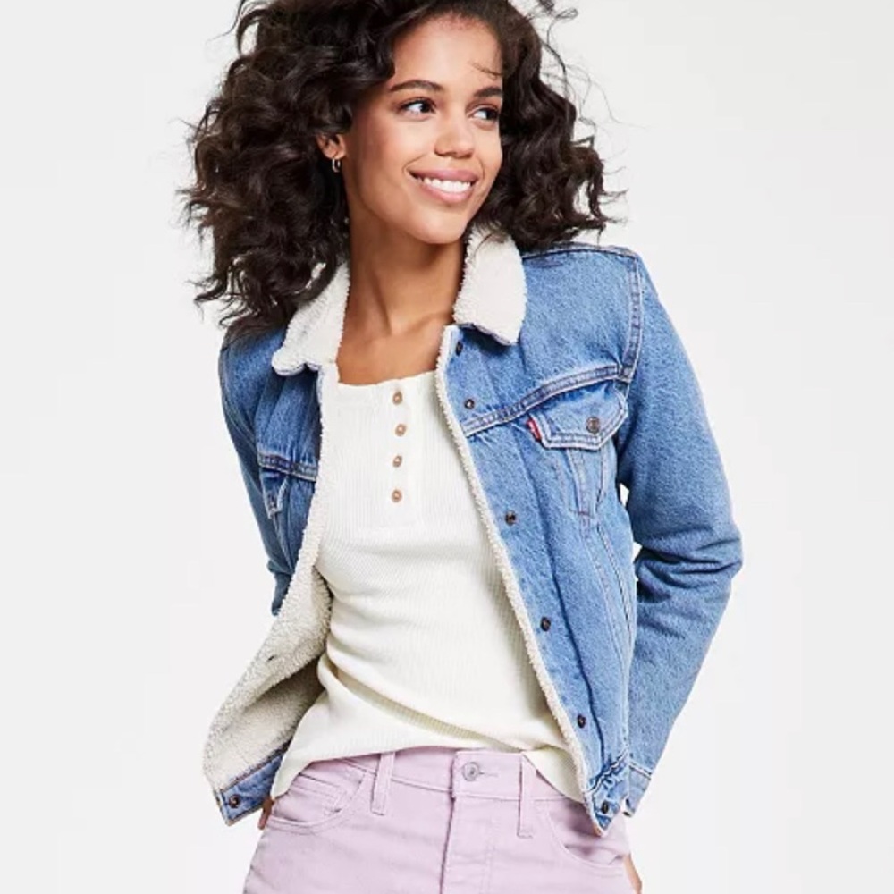 NEW Levi’s ex-boyfriend trucker jean jacket